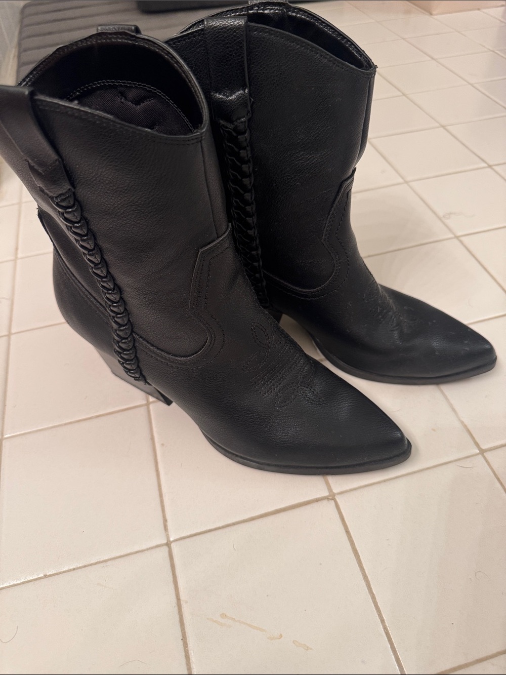 Dolce Vita Black Pointed-Toe Braided Shaft Heeled Boots
